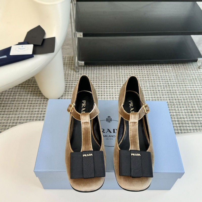 Pra*a high heels